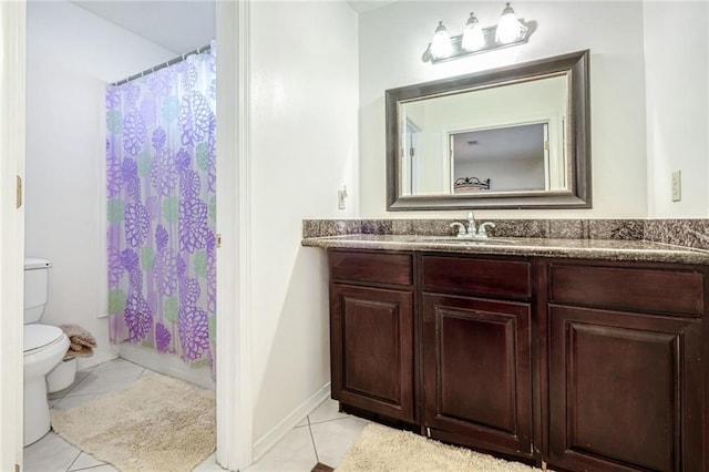 full bathroom featuring tile patterned floors, shower / bath combo with shower curtain, toilet, and vanity