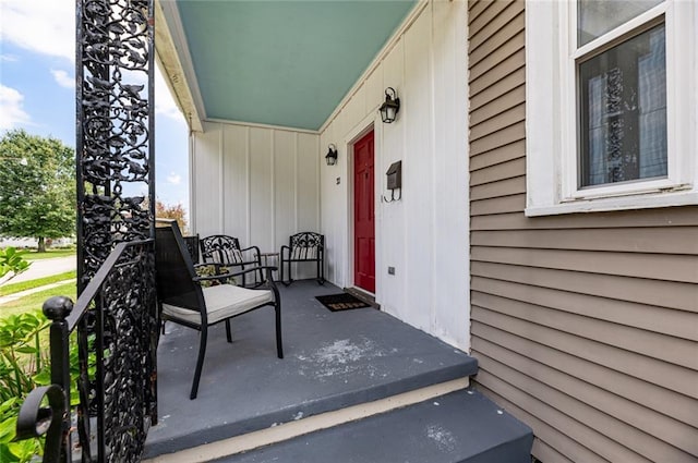 entrance to property featuring a porch