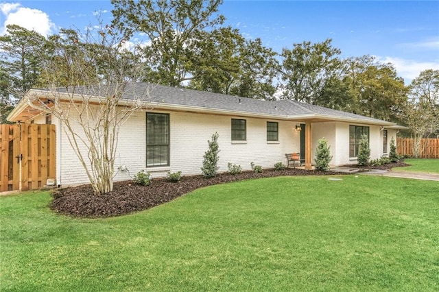 ranch-style house featuring a front lawn