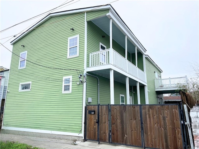 exterior space featuring a balcony