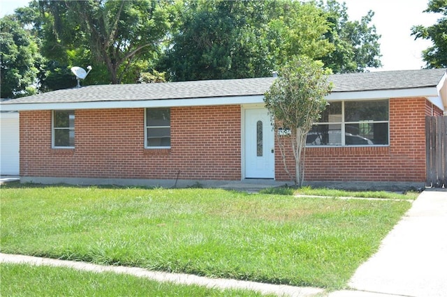 view of front of home featuring a front yard