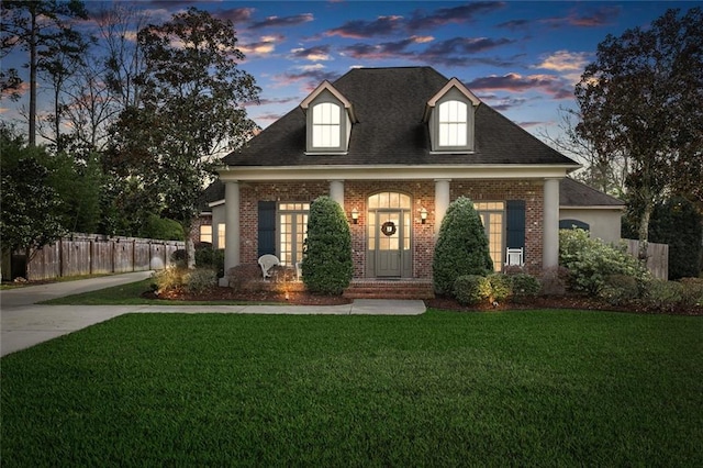 view of front of home featuring a lawn