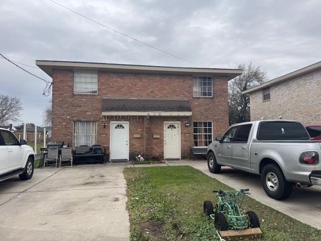 front facade with a front yard