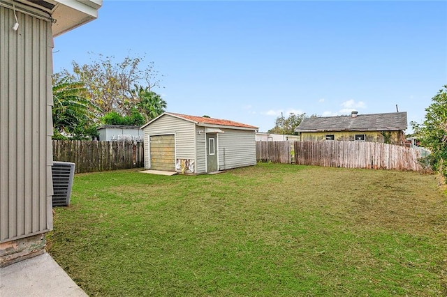 view of yard featuring a storage shed