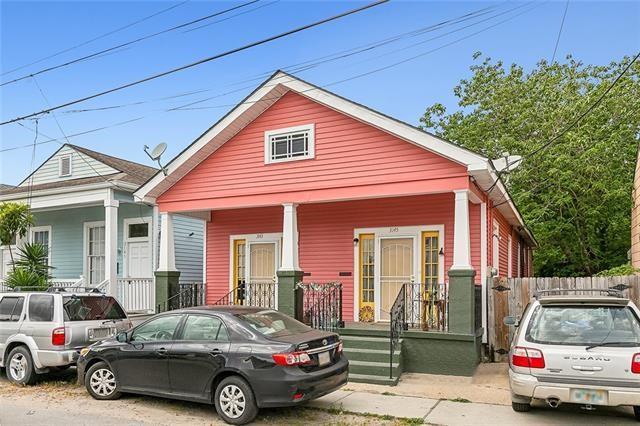 view of front of home featuring covered porch and fence