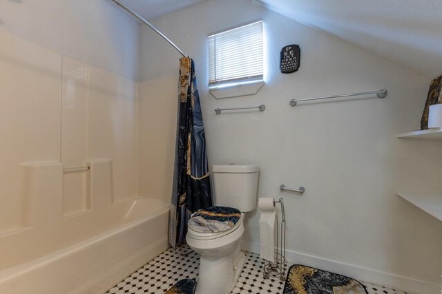 226062 N Roman St, New Orleans, LA 70117 - bathroom with baseboards, lofted ceiling, toilet, and shower / tub combo with curtain
