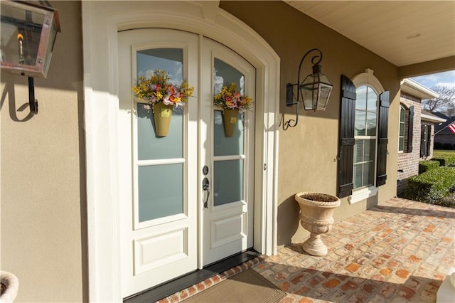 property entrance featuring stucco siding