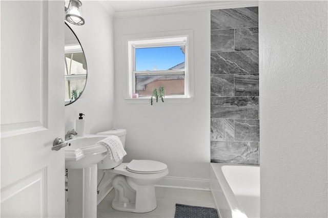 full bath featuring ornamental molding, baseboards, and toilet