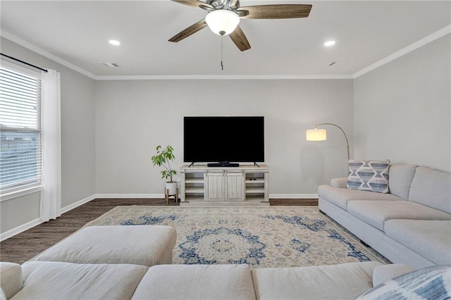 living room featuring baseboards, crown molding, and wood finished floors