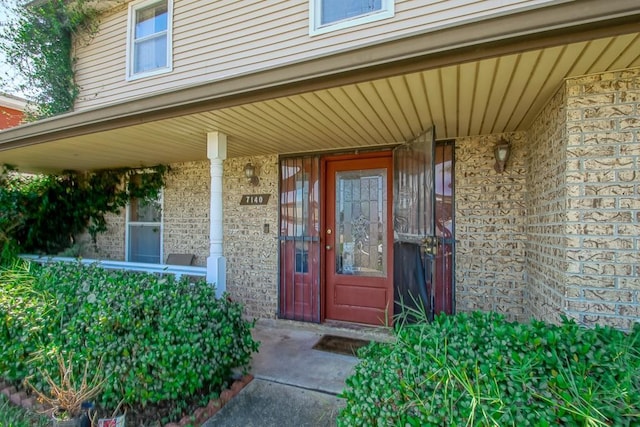 entrance to property featuring covered porch