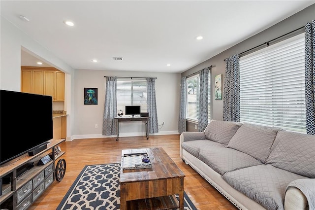 living area featuring recessed lighting, baseboards, visible vents, and light wood finished floors