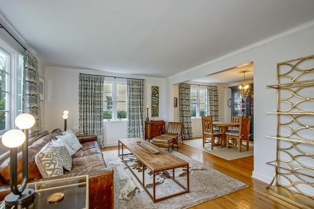 living area with a notable chandelier and wood finished floors