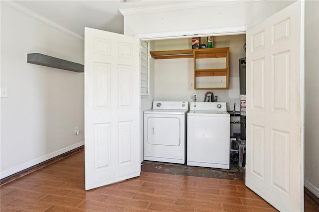 3244 Continental Dr, Kenner, LA 70065 - laundry area featuring laundry area, baseboards, ornamental molding, wood finished floors, and washing machine and clothes dryer