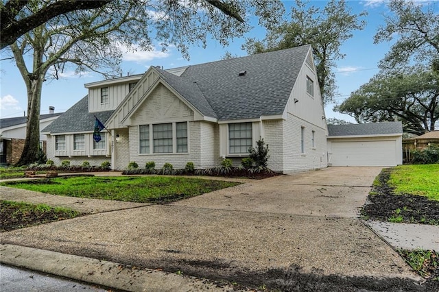 view of front of home featuring a shingled roof, brick siding, and a front lawn