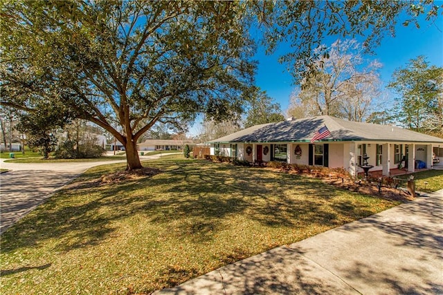 single story home featuring a porch and a front yard