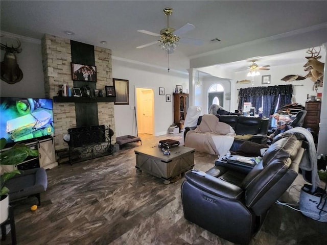 living room featuring ceiling fan, visible vents, and ornamental molding