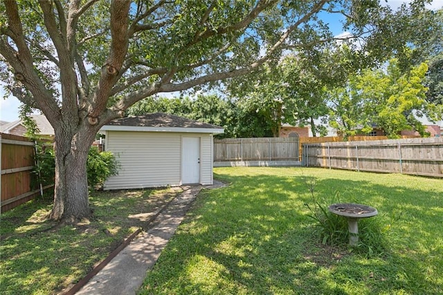 4929 Kawanee Ave, Metairie, LA 70006 - view of yard with an outbuilding