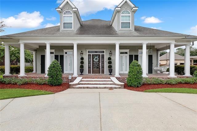 view of front of house with covered porch, roof with shingles, and stucco siding