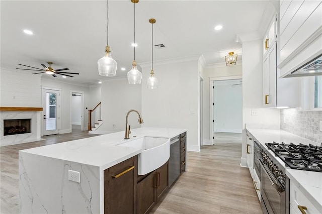kitchen with recessed lighting, crown molding, dark brown cabinets, stainless steel appliances, and a sink