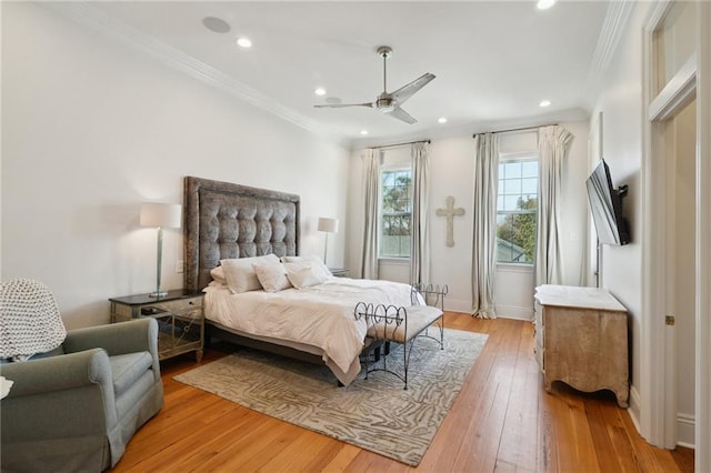 bedroom with light wood-style floors, recessed lighting, crown molding, and baseboards