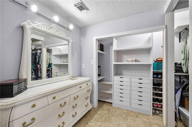 1433 Meadowlawn St, Slidell, LA 70460 - spacious closet featuring visible vents