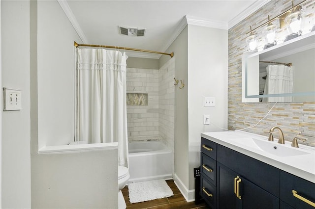 bathroom featuring wood finished floors, visible vents, ornamental molding, tasteful backsplash, and shower / bathtub combination with curtain