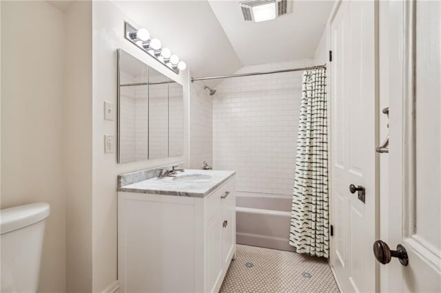3829 Dauphine St, New Orleans, LA 70117 - full bathroom featuring shower / bath combination with curtain, visible vents, vanity, and toilet