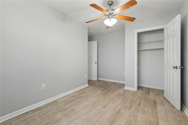 unfurnished bedroom featuring a ceiling fan, a closet, baseboards, and light wood finished floors