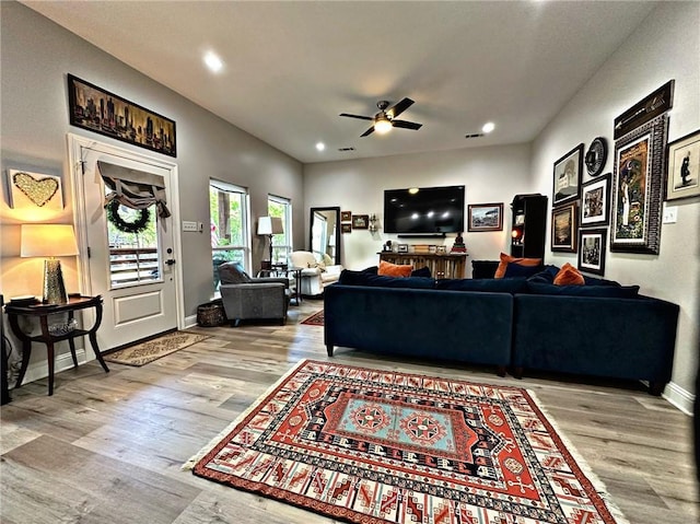 living area featuring light wood-style floors, recessed lighting, baseboards, and a ceiling fan