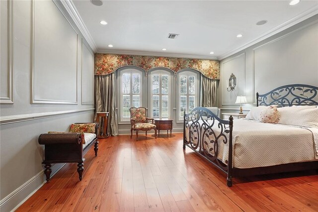 425 Turquoise St, New Orleans, LA 70124 - bedroom with crown molding, baseboards, visible vents, light wood-style floors, and recessed lighting
