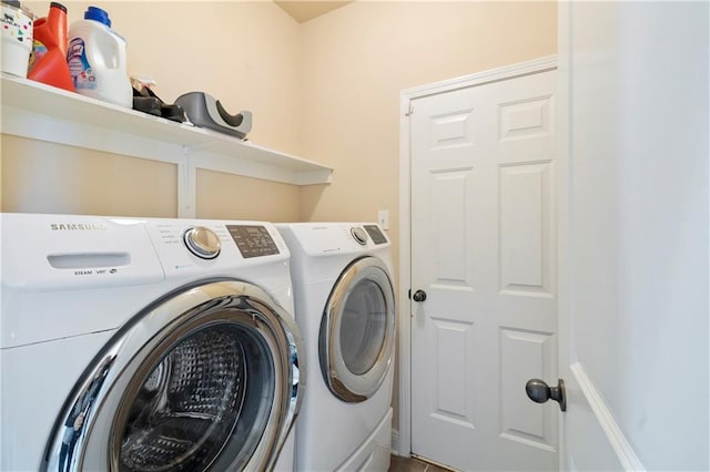 laundry room featuring laundry area and independent washer and dryer