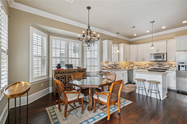 dining space featuring dark wood-style floors, recessed lighting, visible vents, ornamental molding, and baseboards