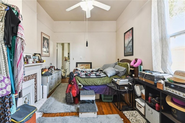 bedroom featuring wood finished floors and a ceiling fan