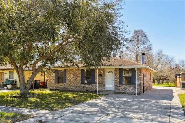 ranch-style house featuring brick siding and a front lawn