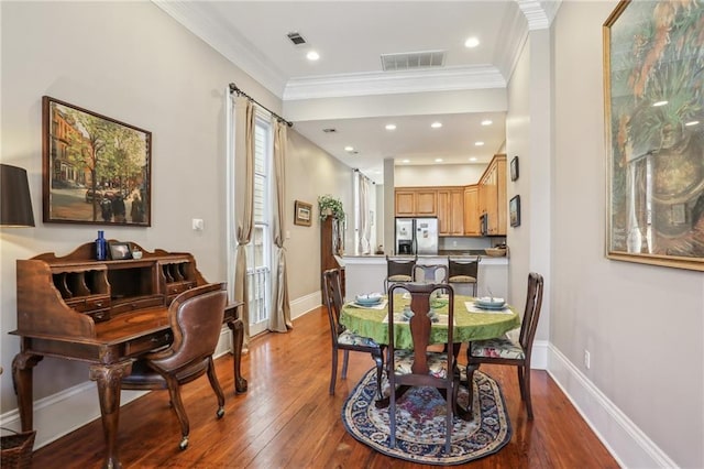 dining area featuring crown molding, recessed lighting, visible vents, hardwood / wood-style floors, and baseboards