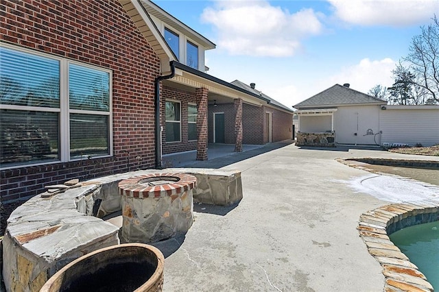 view of patio featuring an outdoor fire pit