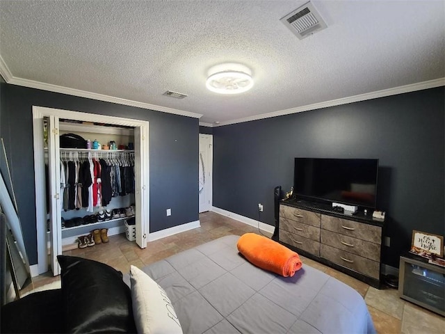 bedroom with a closet, visible vents, a textured ceiling, and ornamental molding