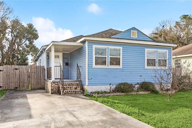 bungalow with fence and a front lawn