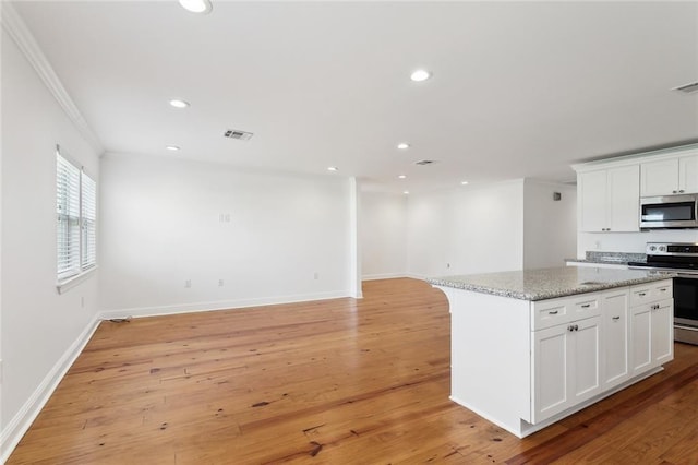 kitchen with appliances with stainless steel finishes, recessed lighting, and light wood-style floors