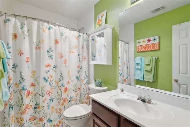 full bathroom with a shower with shower curtain, visible vents, vanity, and toilet