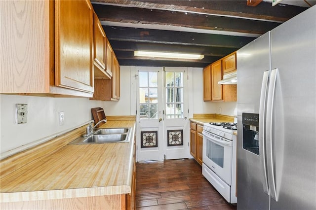 kitchen with a sink, gas range gas stove, dark wood-style floors, stainless steel fridge with ice dispenser, and light countertops