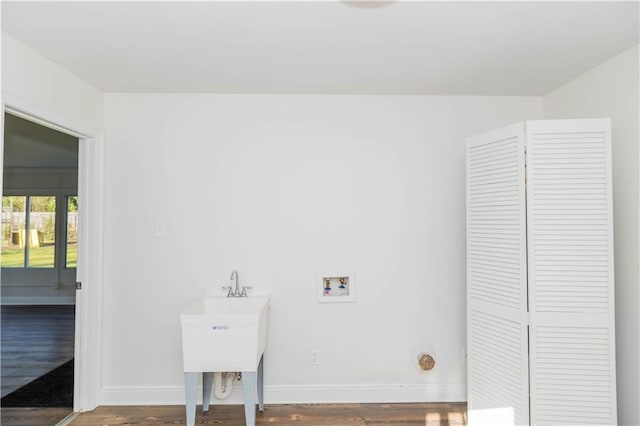 119 Ivy Dr, Covington, LA 70433 - clothes washing area featuring hookup for a washing machine, baseboards, laundry area, and wood finished floors