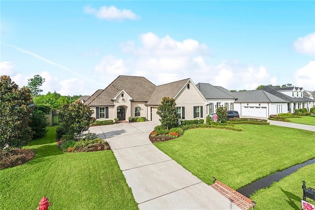 view of front of house featuring a front yard, a garage, and driveway