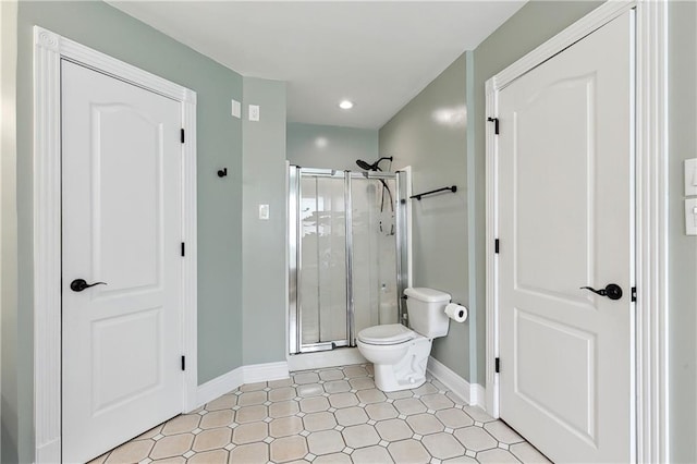 full bathroom with a stall shower, baseboards, toilet, and recessed lighting