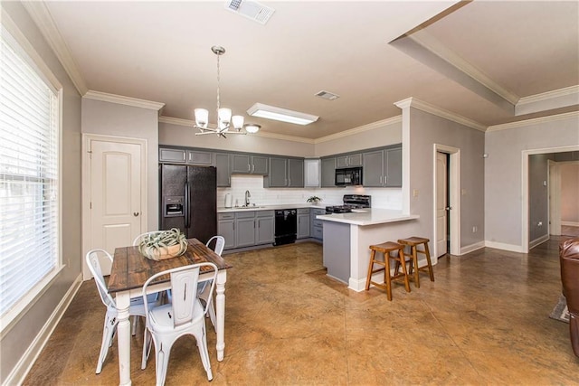 kitchen with visible vents, gray cabinetry, an inviting chandelier, a sink, and black appliances