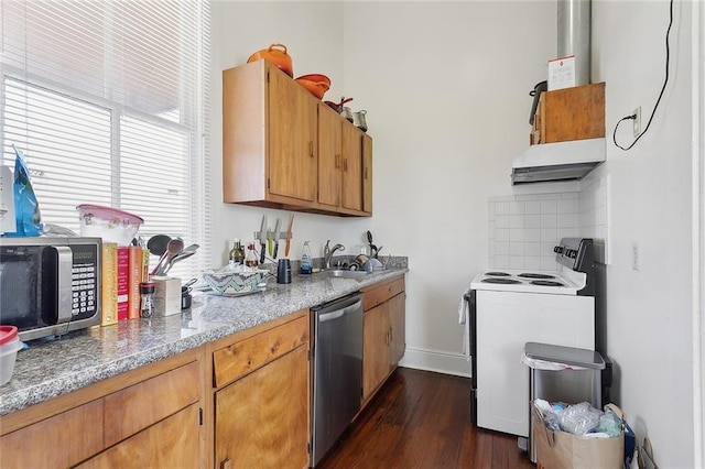 kitchen with dark wood finished floors, backsplash, appliances with stainless steel finishes, a sink, and exhaust hood