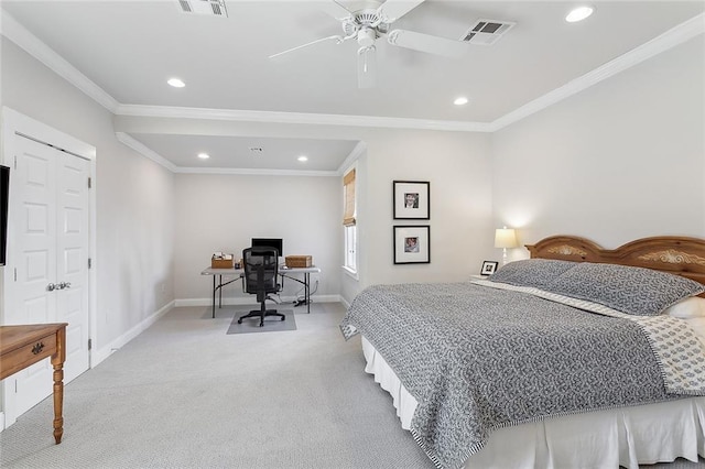 bedroom with light carpet, baseboards, visible vents, ornamental molding, and recessed lighting