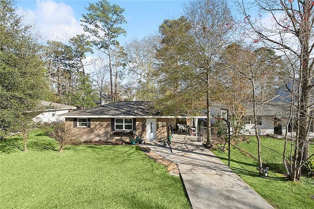 view of front of house with a front lawn