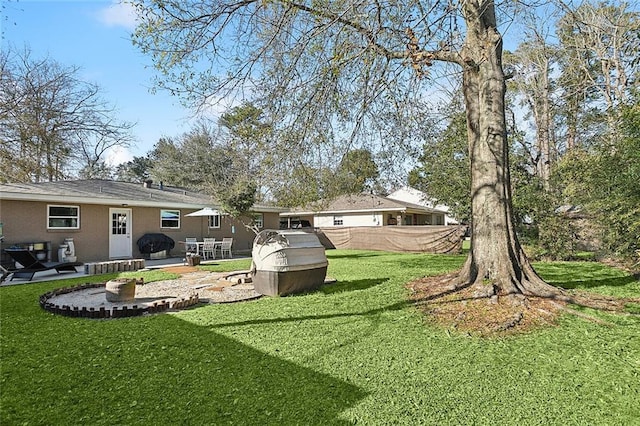 view of yard featuring a patio