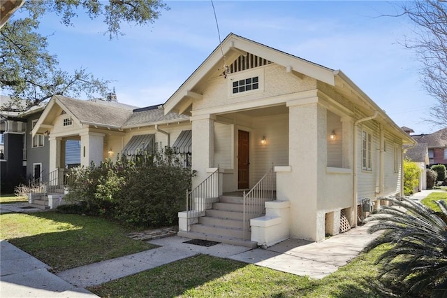 view of front of house with a front lawn